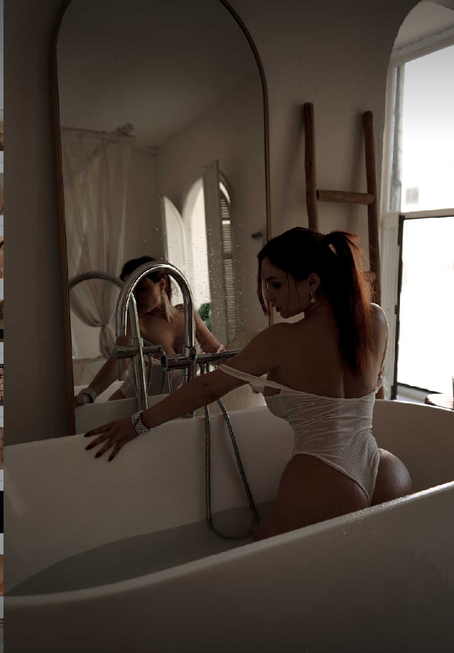 A playful frame from Miranda Faith nude — online in Stuttgart