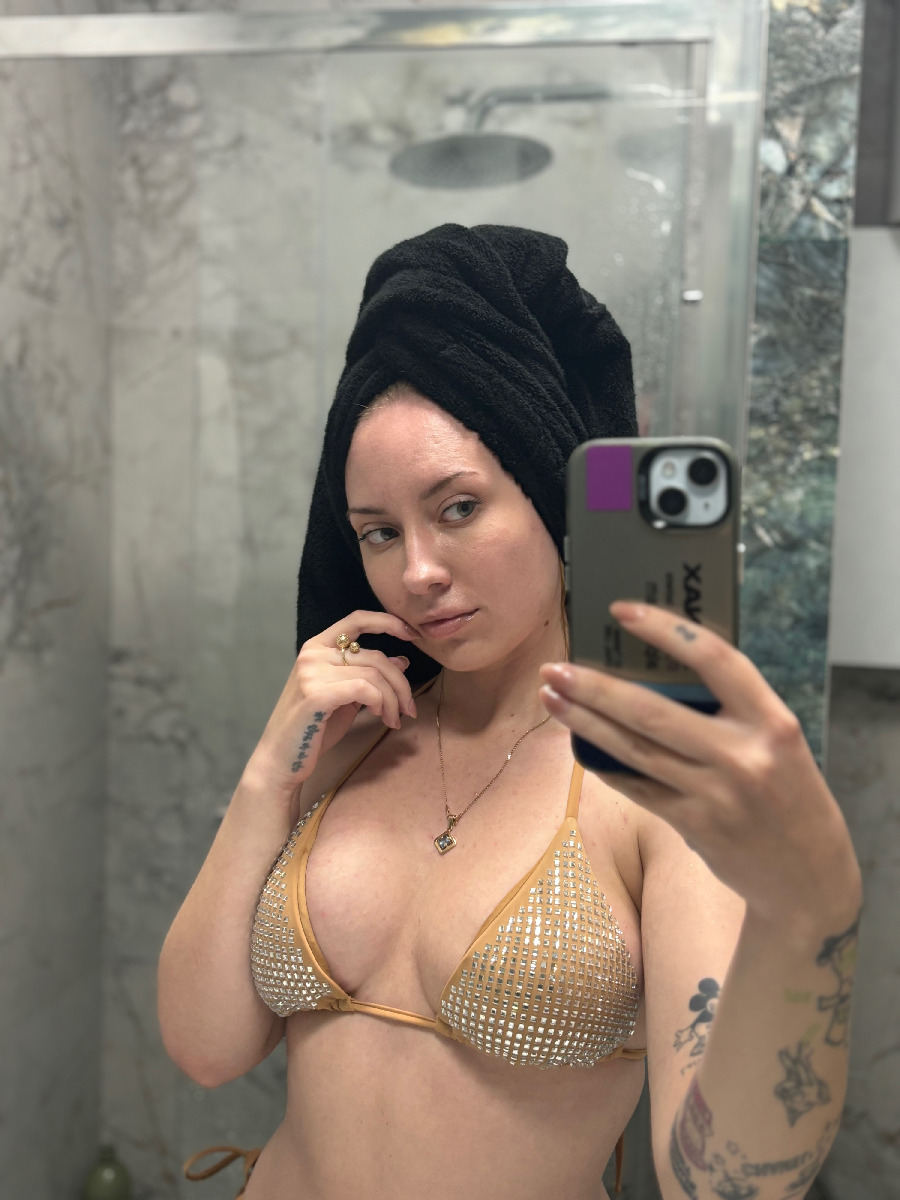 Nude girl KateV in Stuttgart