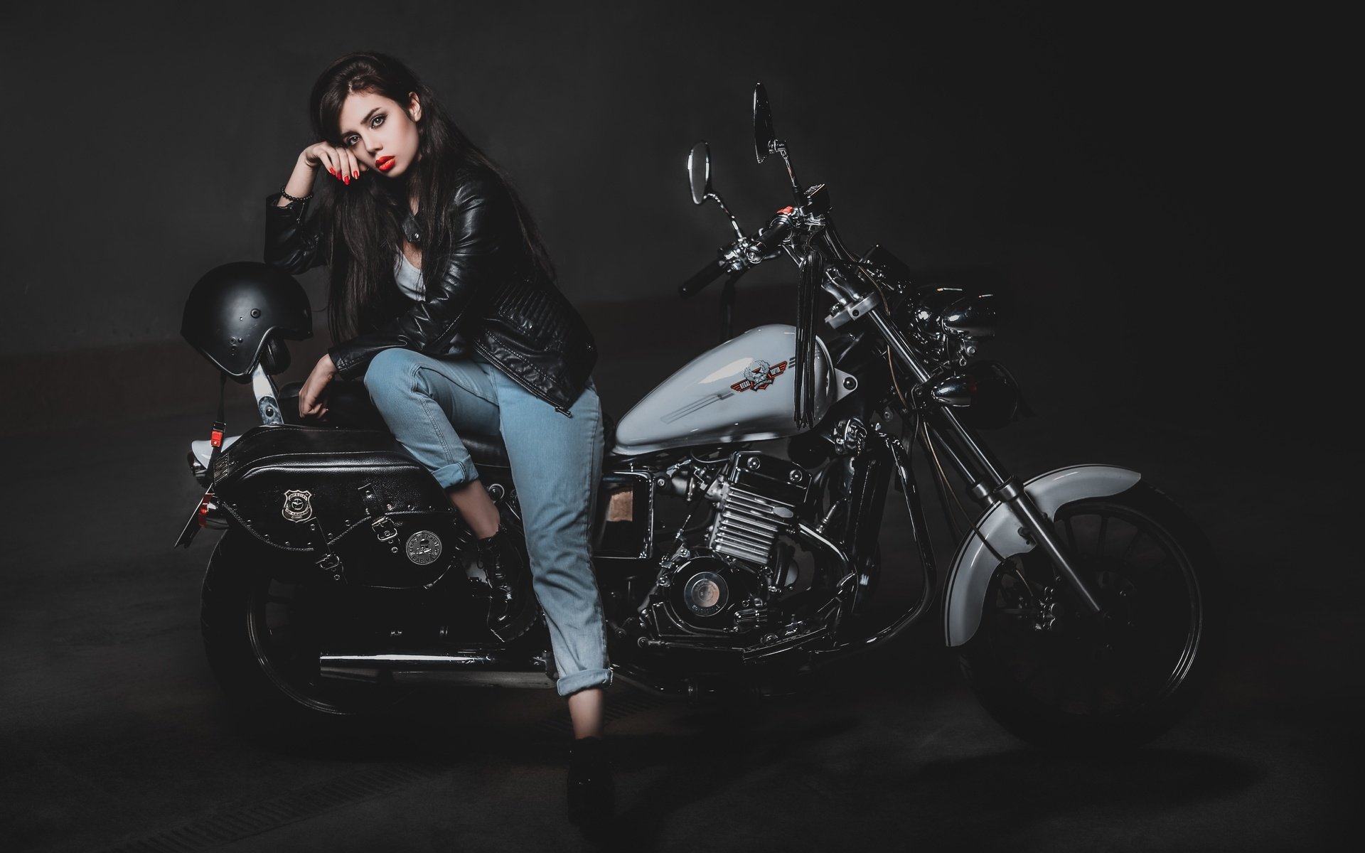 Biker girls: style and drive in Stuttgart