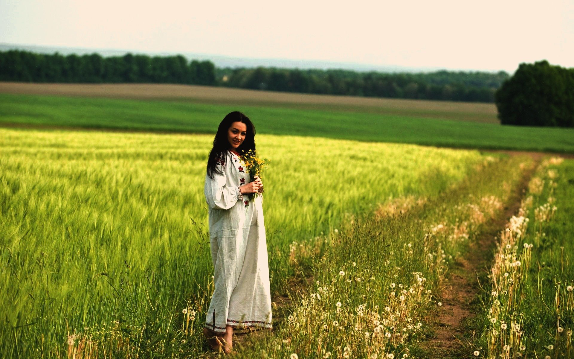 Women in Slavic costumes in Stuttgart