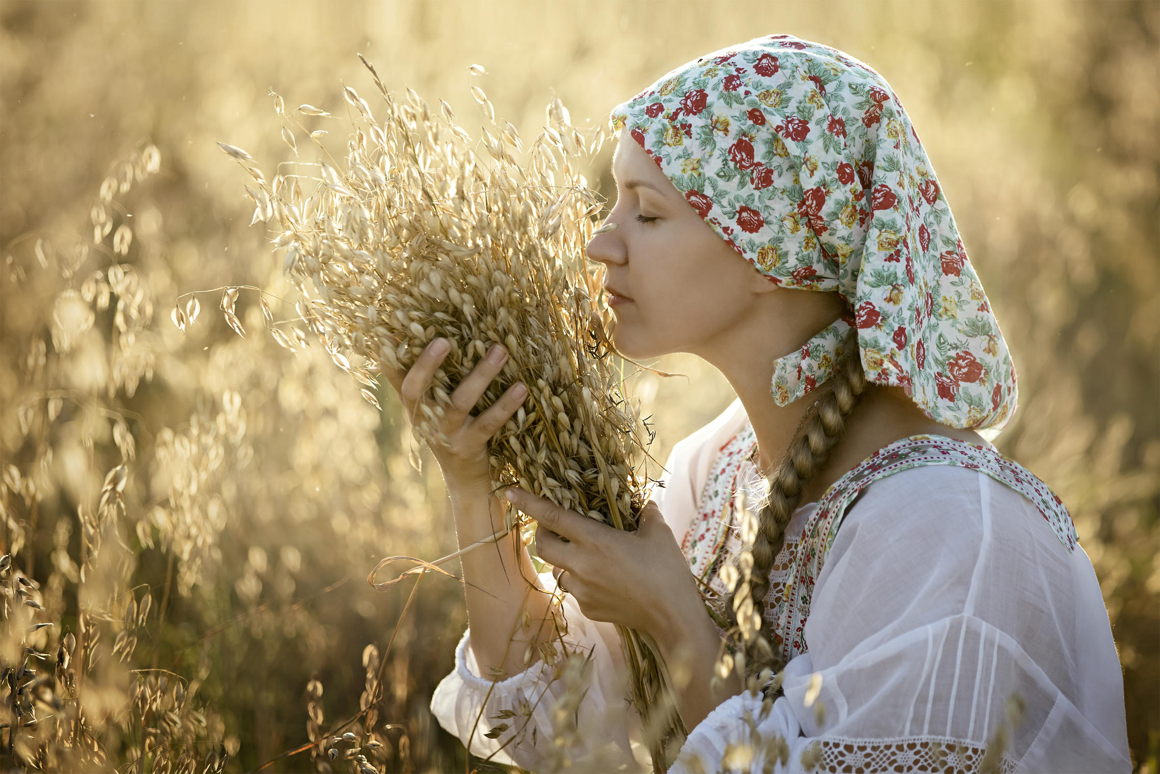 Photo Women in Slavic costumes in Stuttgart