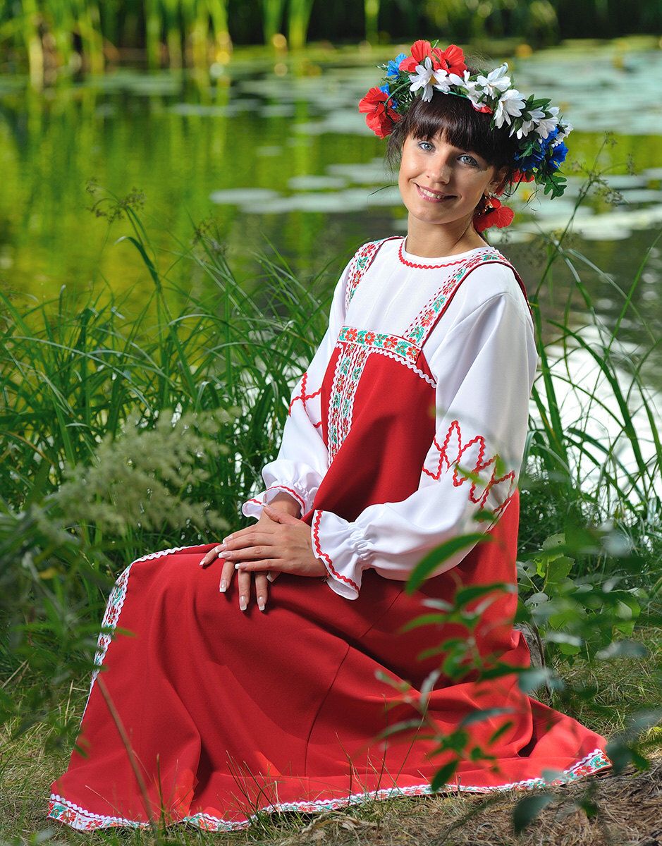 Beautiful girl Girls in Slavic costumes in Stuttgart