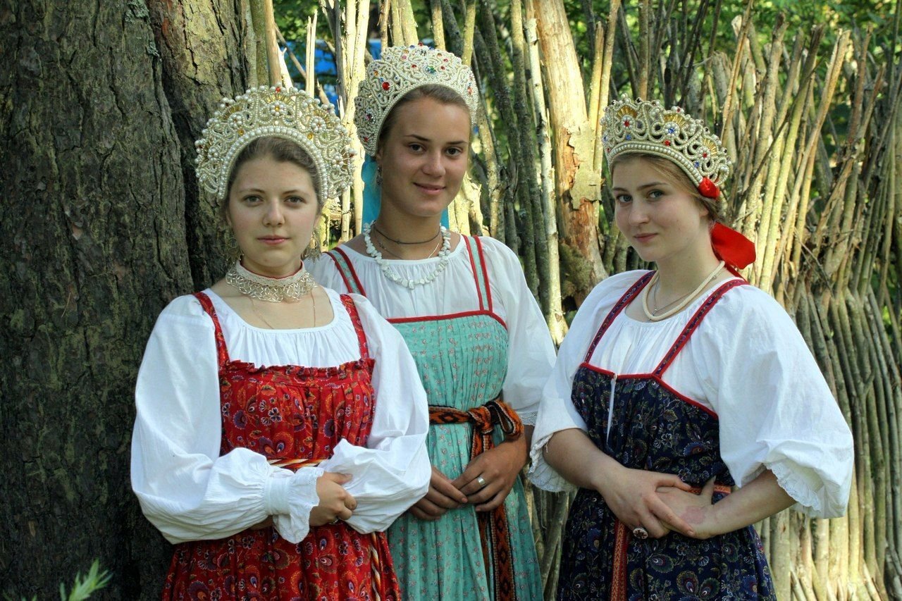 Sexy model Girls in Slavic costumes in Stuttgart